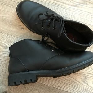 Men’s black chukka boots